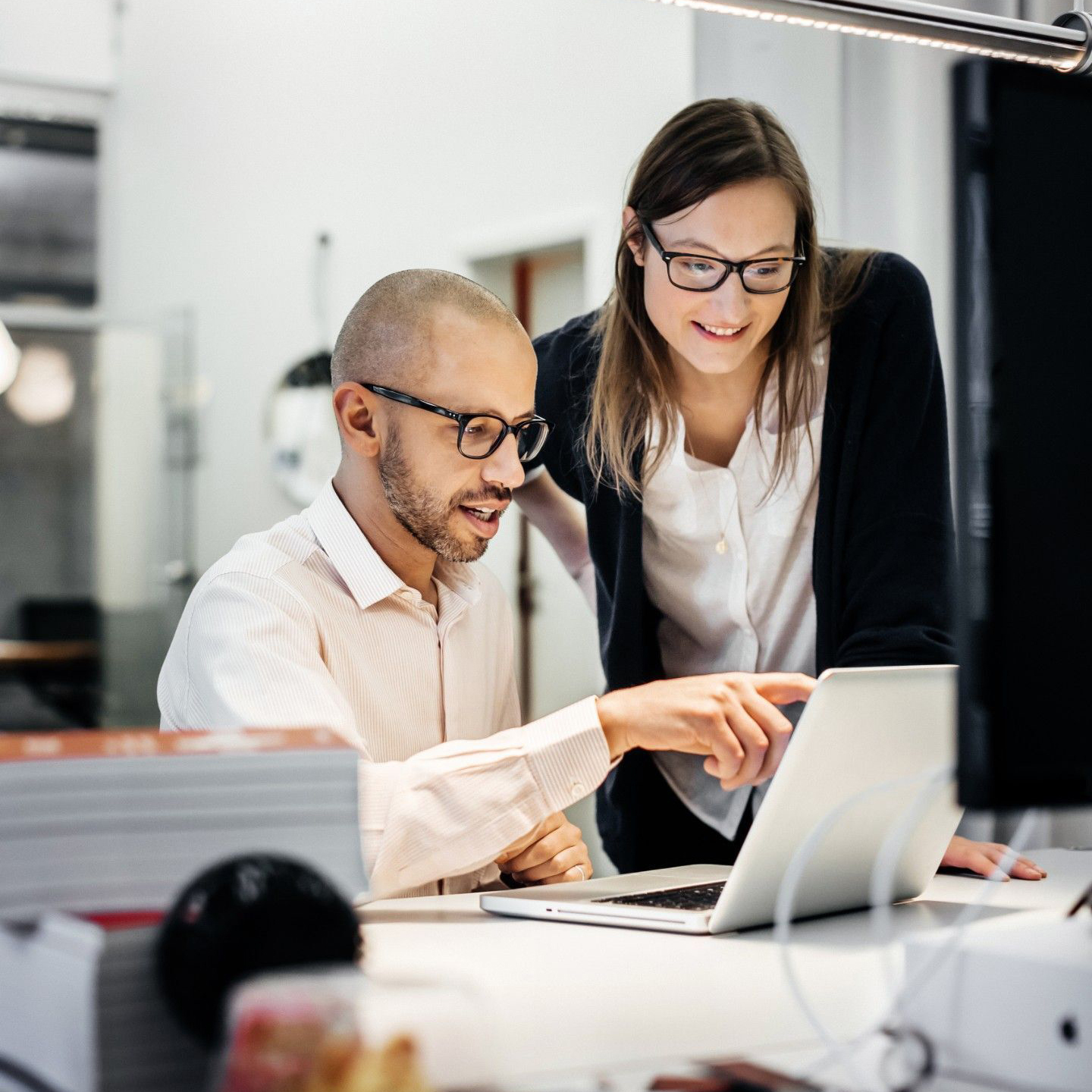 Due colleghi che lavorano insieme