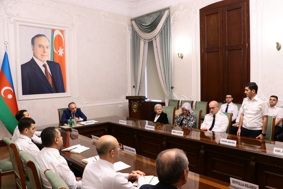 Baş Prokurorluqda şəhid prokurorluq əməkdaşlarının ailə üzvləri, veteranlar və Vətən müharibəsində iştirak edən işçilərlə görüş olub