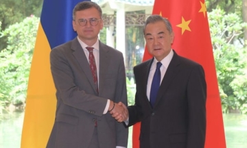 Глави МЗС України і Китаю провели переговори. Китайська сторона заявила, що Київ готовий до переговорів з Росією, Україна це пояснила
