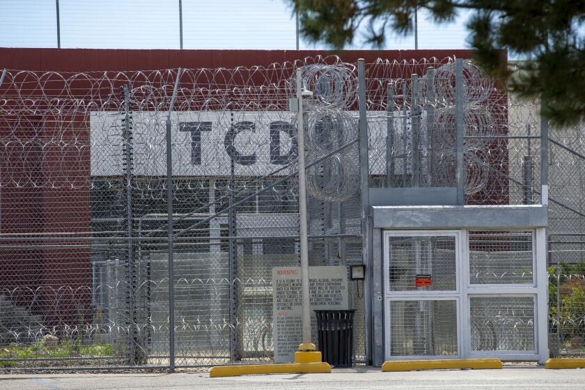 ARCHIVO - Esta imagen del 29 de septiembre de 2022 muestra el Centro de Detención del Condado Torrance, en Estancia, Nuevo México. (AP Foto/Andrés Leighton, archivo)