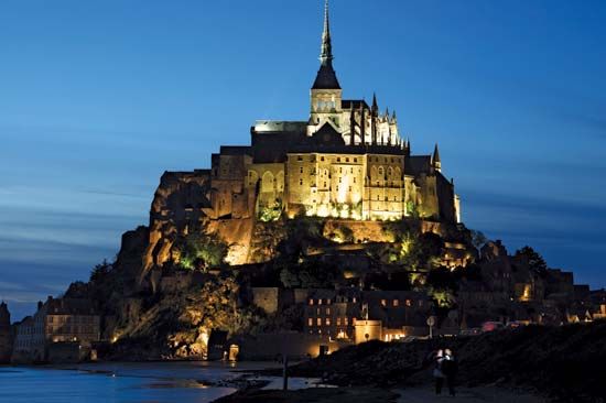 Night view of Mont-Saint-Michel, Basse-Normandie région, France.