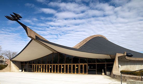 Eero Saarinen: David S. Ingalls Rink