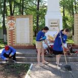 В Красноармейском округе обустроили территорию обелиска в честь земляков-героев войны