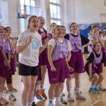 «Её мир, её правила» - при поддержке «Единой России» легенды женского баскетбола провели мастер-класс для начинающих спортсменок