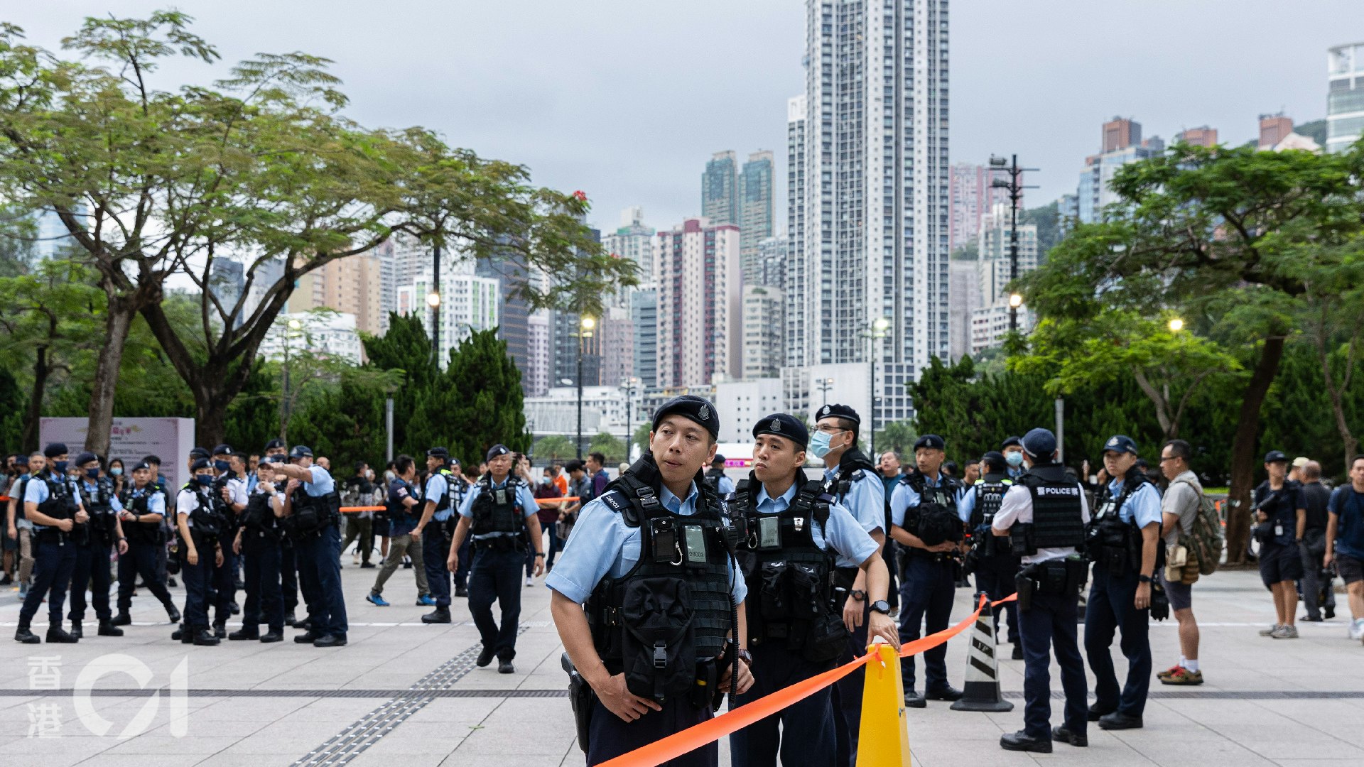 6月4日，六四事件35周年。警方部署大批警力，包括劍齒虎裝甲車、反恐特勤隊等，在銅鑼灣一帶巡邏及佈防。（梁鵬威攝）