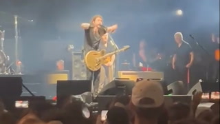 Watch: Dave Grohl stops Foo Fighters concert mid-song: ‘This sucks’