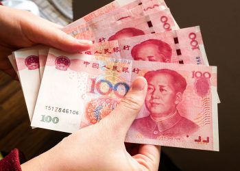 Юань стал основной иностранной валютой России