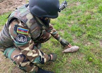 На территории Бинагадинского района обнаружена противотанковая граната (фото)