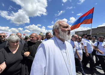 Баграт Србазан анонсировал масштабный митинг в Ереване