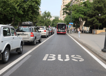 В Баку создаются новые автобусные полосы