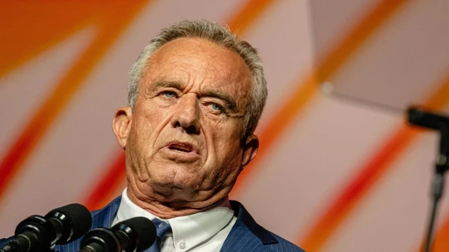 Robert F. Kennedy Jr. llamó en privado a Donald Trump un "sociópata" que es "apenas humano” (eng)