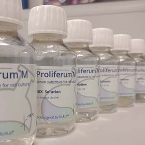 bottles of multus proliferum m growth medium