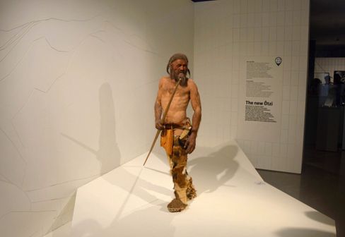 Ötzi-Reproduktion im Bozener Museum: So könnte er ausgesehen haben