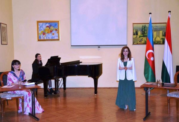 Два голоса и два любящих азербайджанских сердца на берегах Дуная (ВИДЕО, ФОТО)