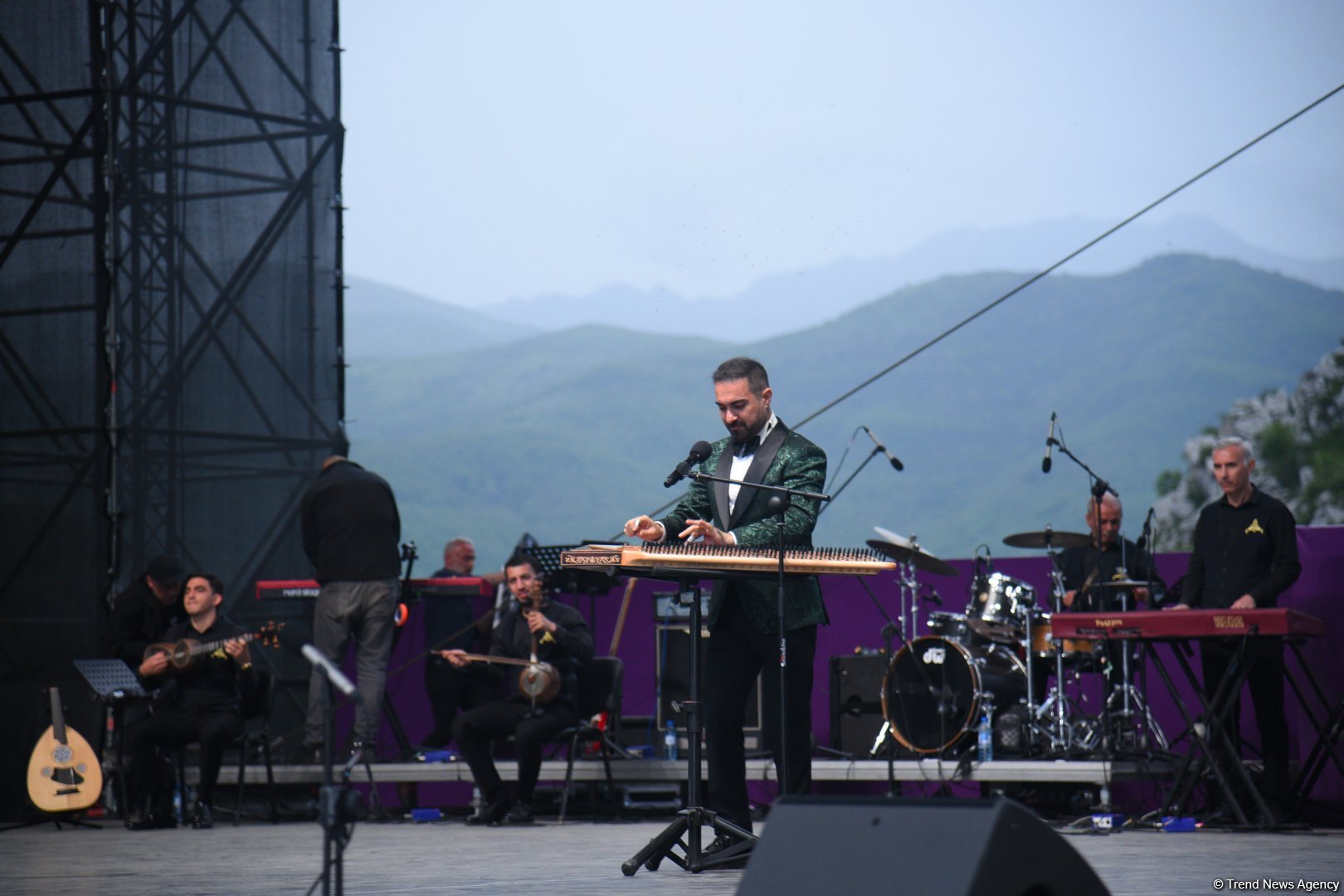 В Шуше представлены интересные музыкальные дуэты в рамках Международного фестиваля "Харыбюльбюль" (ФОТО)
