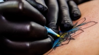 В Петербурге девушка пережила клиническую смерть на сеансе у татуировщика 