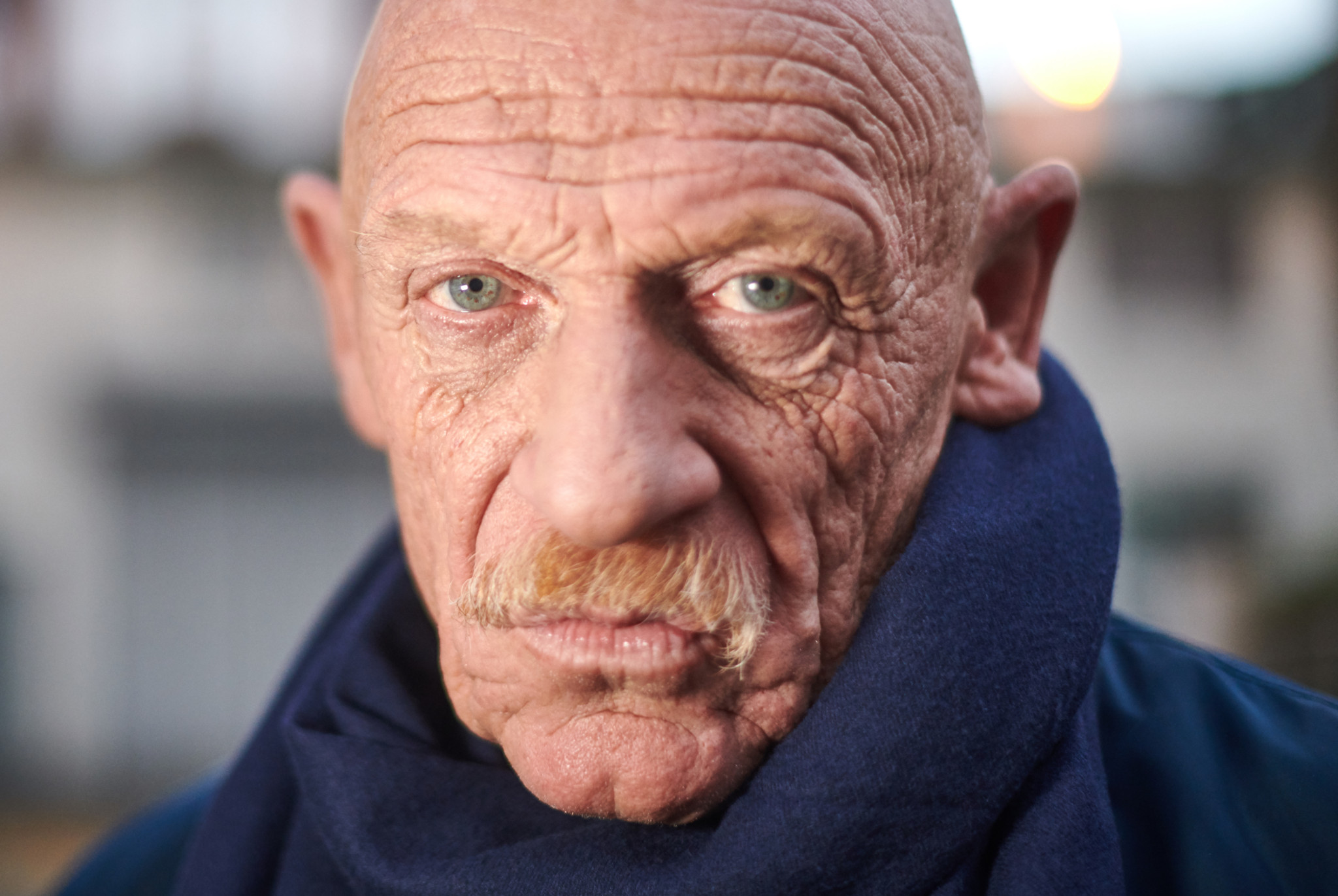 12.11.2018, Nordrhein-Westfalen, Werl: Der Gefängnisarzt und Schauspieler Joe Bausch, aufgenommen vor seiner Arbeitsstätte, der JVA Werl. Im Film Gerichtsmediziner, im echten Leben Gefängnisarzt: Joe Bausch geht nach 32 Jahren als Anstaltsarzt in der JVA Werl in Pension. Foto: Bernd Thissen/dpa +++ dpa-Bildfunk +++ (KEYSTONE/DPA/Bernd Thissen)