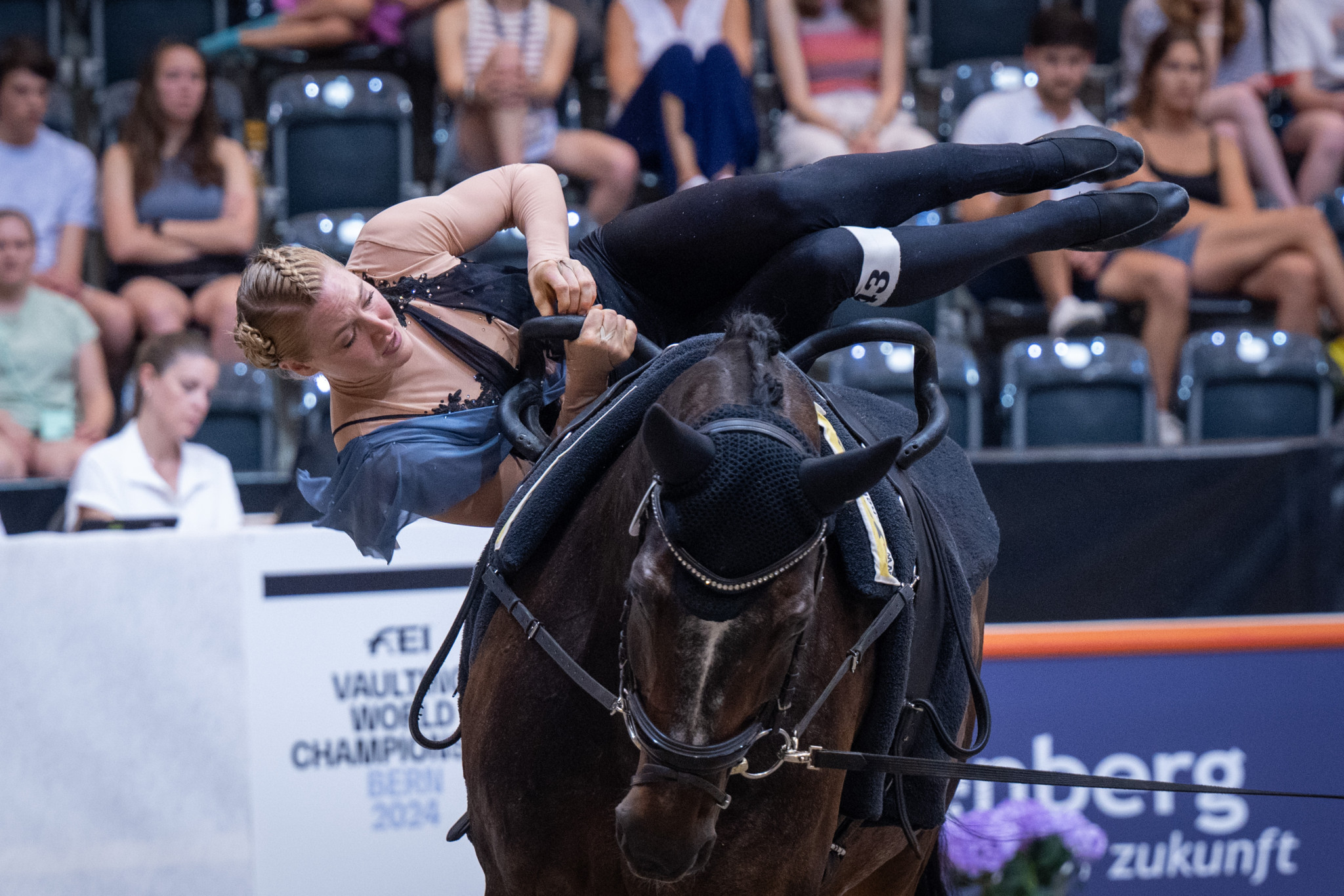 Ilona Hannich turnt auf ihrem Pferd Rayo de la Luz