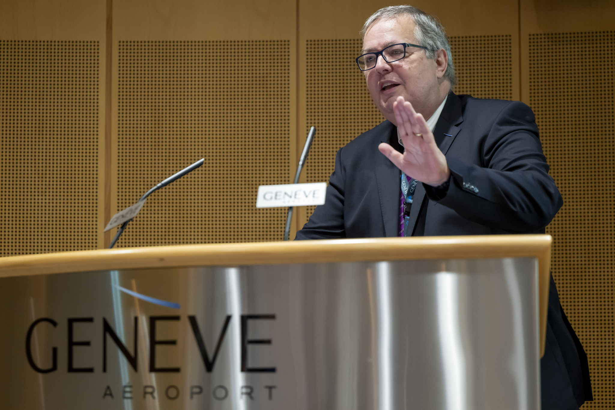 Andre Schneider, Directeur general de Geneve Aeroport, s'exprime, lors d'une conference de presse sur les activites aeroportuaires de l'ete 2024 et les mesures en place pour accueillir les passagers de Geneve Aeroport, ce mercredi 19 juin 2024 a l'aeroport de Geneve. (KEYSTONE/Martial Trezzini)