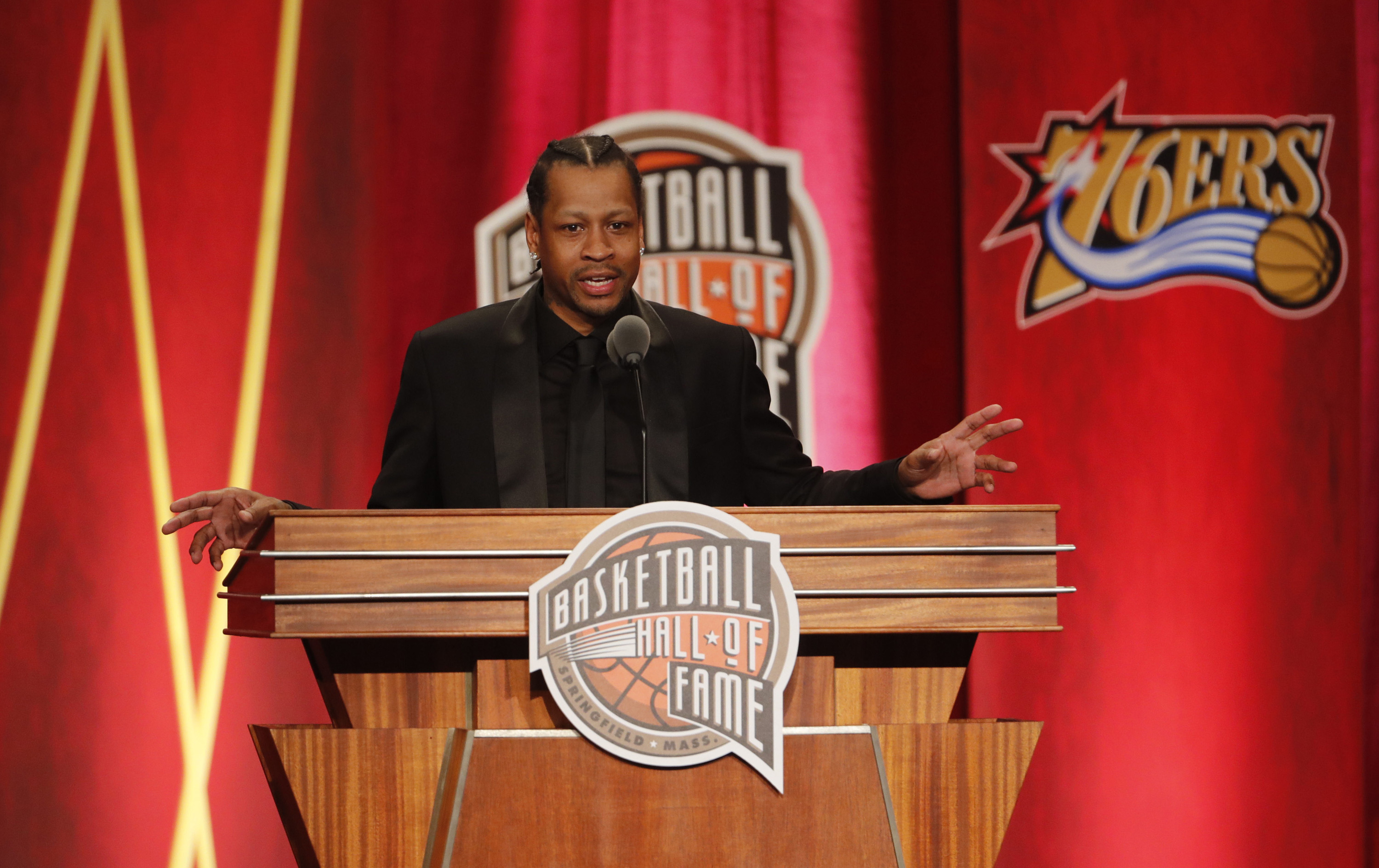 Basketball: Hall of Fame Enshrinement