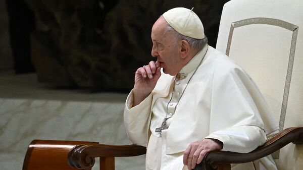 Pope Francis looks on during the weekly general audience on January 4, 2023 at Paul-VI hall in The Vatican - Sputnik International