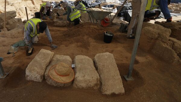 Palestinian archaeologists remove sand from graves at the Roman cemetery in Jebaliya northern Gaza Strip, Saturday, Sept. 23, 2023. The ancient cemetery was uncovered last year during construction of a housing project. - Sputnik International