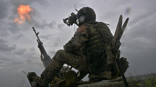 A Russian serviceman  fires a NSV Utyos heavy machine gun at an air target amid Russia's military operation in Ukraine - Sputnik International