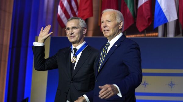 President Joe Biden, right, presents NATO Secretary General Jens Stoltenberg with the Presidential Medal of Freedom on the 75th anniversary of NATO at the Andrew W. Mellon Auditorium, Tuesday, July 9, 2024, in Washington. (AP Photo/Evan Vucci) - Sputnik International