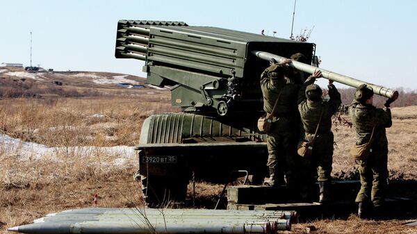 Troops load a Tornado multiple launch rocket system during the artillery drill of the 5th Army at Sergeyevsky base, Russia's  Primorye Territory - Sputnik International