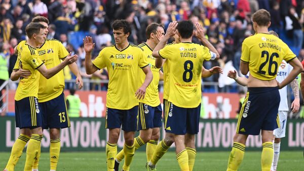 Футболисты Ростова радуются победе