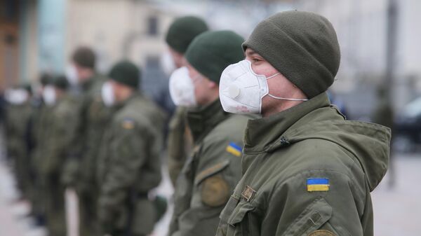 Сотрудники Национальной гвардии Украины в защитных масках