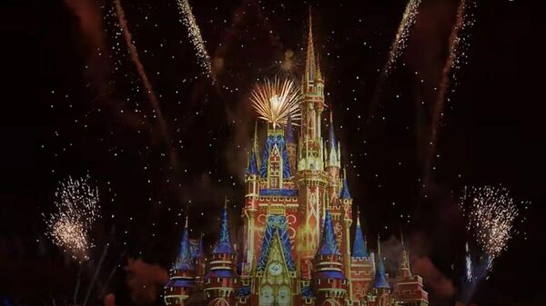 Стоп-кадр видео с изображением виртуального фейерверка в Walt Disney World Resort
