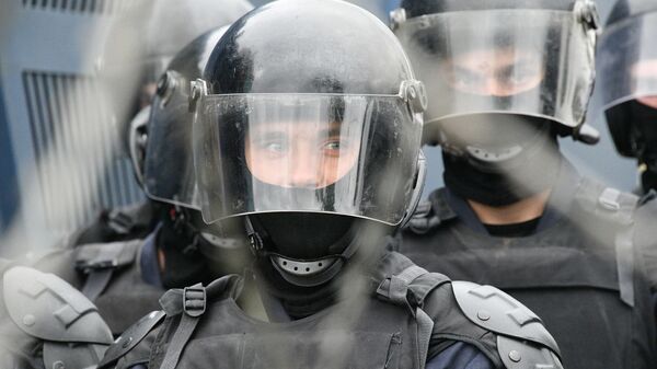 Сотрудники правоохранительных органов во время акции оппозиции Марш единства в Минске