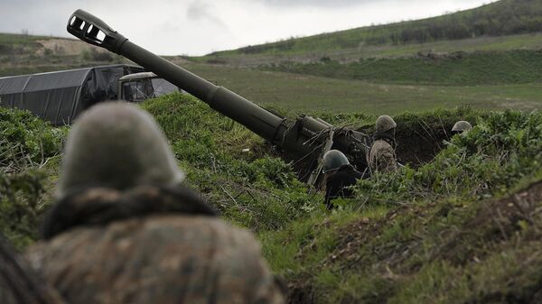 Артиллерийская позиция в зоне карабахского конфликта