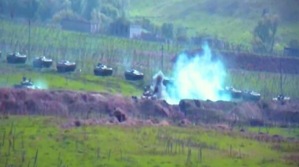 Горящая военная техника армии Азербайджана в Нагорном Карабахе. Стоп-кадр видео