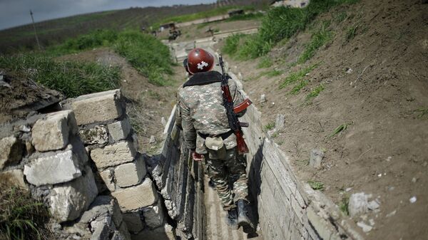 Армянские военные на позициях у границы Нагорного Карабаха
