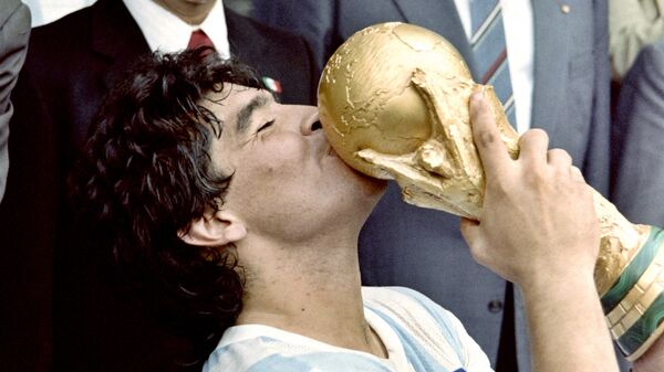 Диего Марадона с Золотым мячом