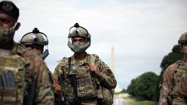 Американские военные и сотрудники Национальной гвардии во время протестов в Вашингтоне, США