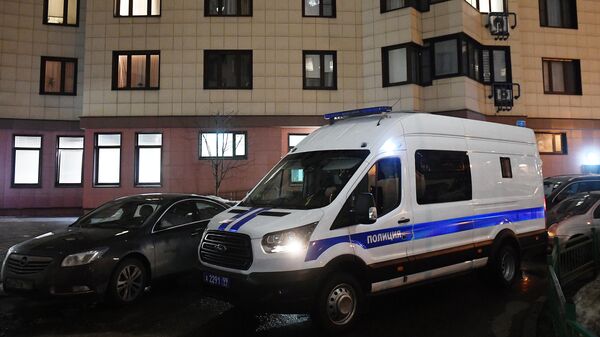 Автомобиль полиции у дома в Москве, где находится квартира Юлии Навальной