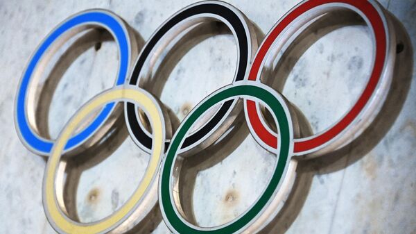 Симворика на здании Олимпийского комитета России (ОКР) на Лужнецкой набережной