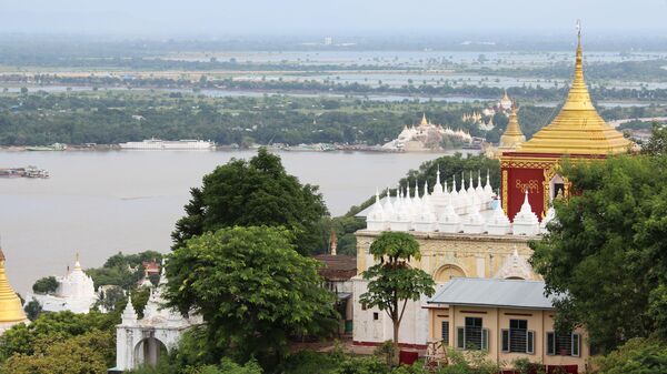 Храм в Мандалае, Мьянма