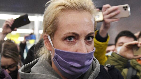 Супруга Алексея Навального Юлия, прилетевшая из Берлина рейсом авиакомпании Победа, в международном аэропорту Шереметьево в Москве
