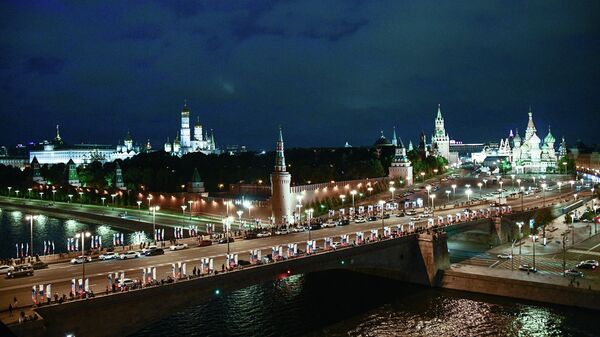 Вид на Кремль и Большой Москворецкий мост в Москве