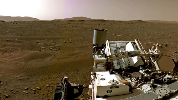 Вид с навигационной камеры на марсоход Perseverance Mars Rover