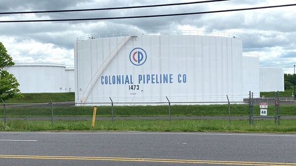 Резервуары для хранения нефтепродкутов в резервуарном парке Linden Junction компании Colonial Pipeline в Вудбридже, штат Нью-Джерси