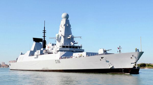 Эсминец Defender Королевских ВМС Великобритании