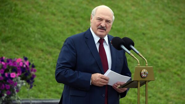 Президент Белоруссии Александр Лукашенко выступает на торжественном митинге, посвященном Дню независимости Белоруссии