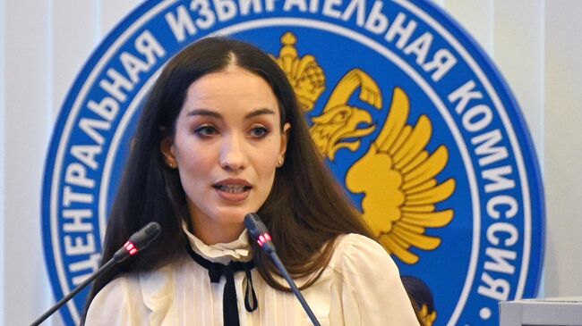 Певица Виктория Дайнеко, возглавившая общефедеральную часть списка партии Зеленая альтернатива, на заседании Центральной избирательной комиссии РФ