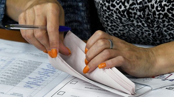 Подсчет голосов на избирательном участке №727 во Владивостоке