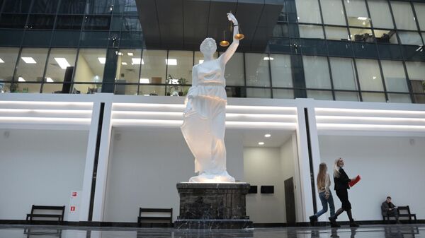 Скульптура богини правосудия Фемиды 